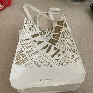 Lululemon large shopper bag holiday edition 2018 white and gold
